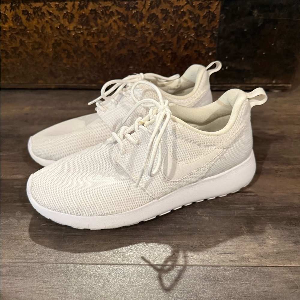 Nike Women's Cream Sneakers